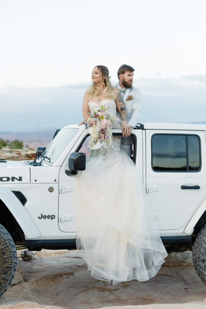 Moab wedding with jeeps