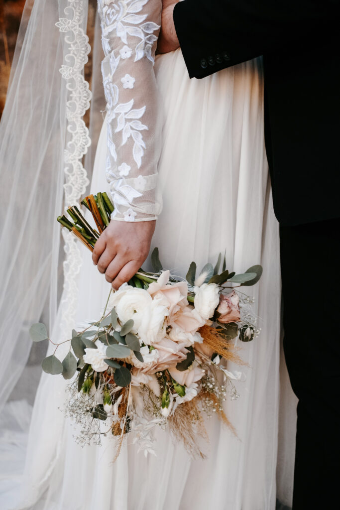 Elopement bouquet with neutral colors