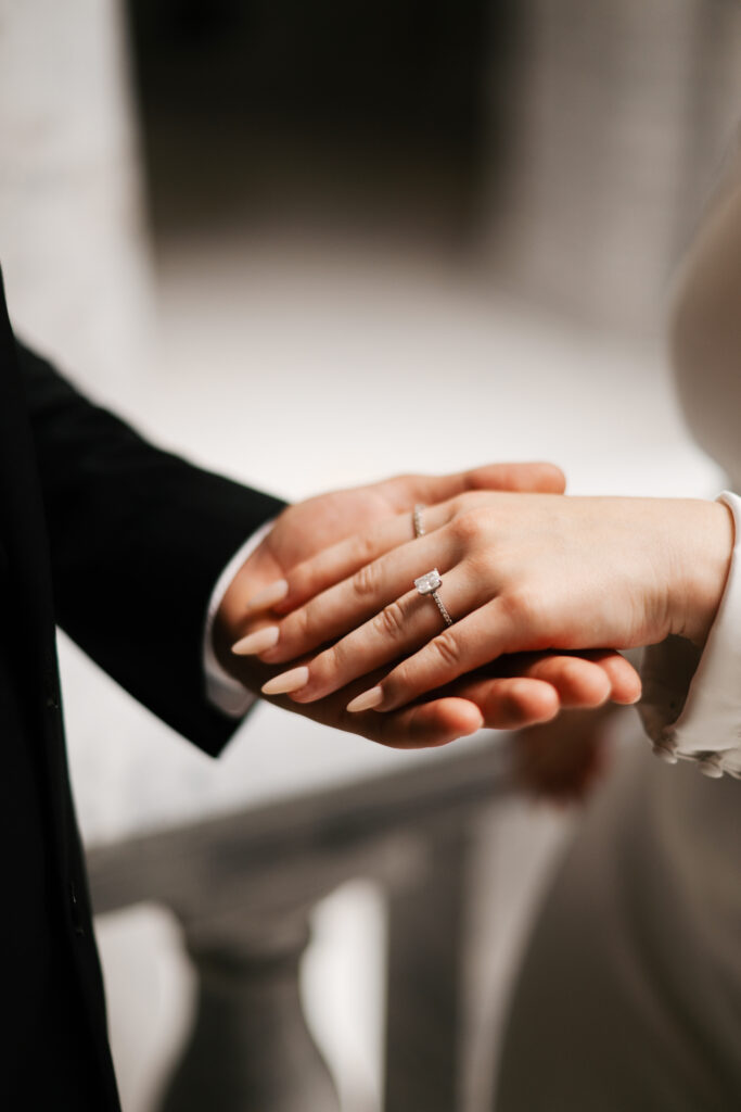 Engagement photos at the Utah state capitol building
