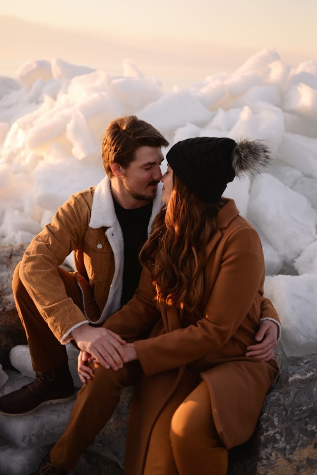 Winter Engagement Photo Ideas