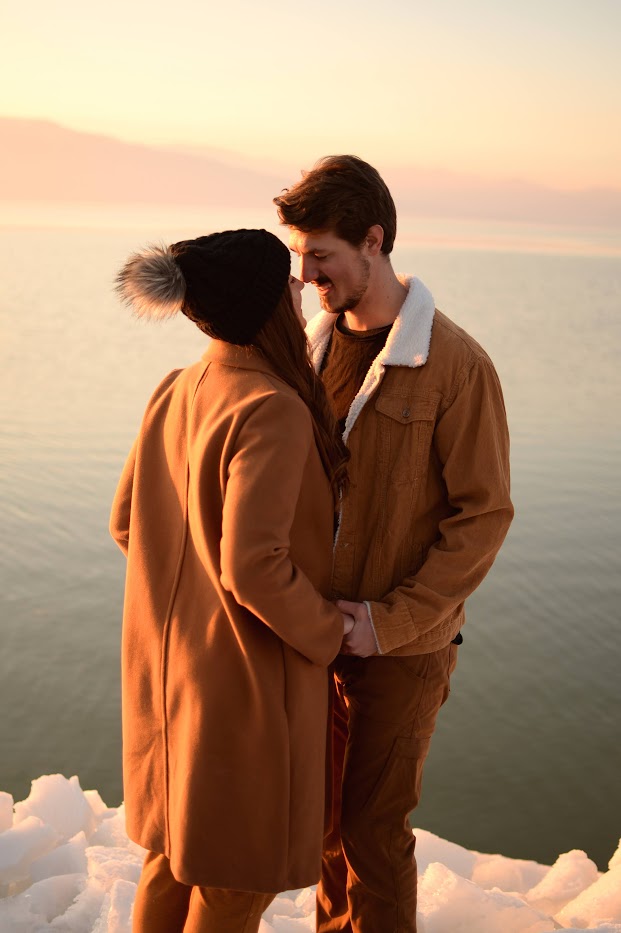 Winter Engagement Photo Ideas