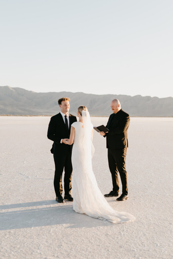 Minimalist Utah elopement at Bonneville Salt Flats with endless white landscape