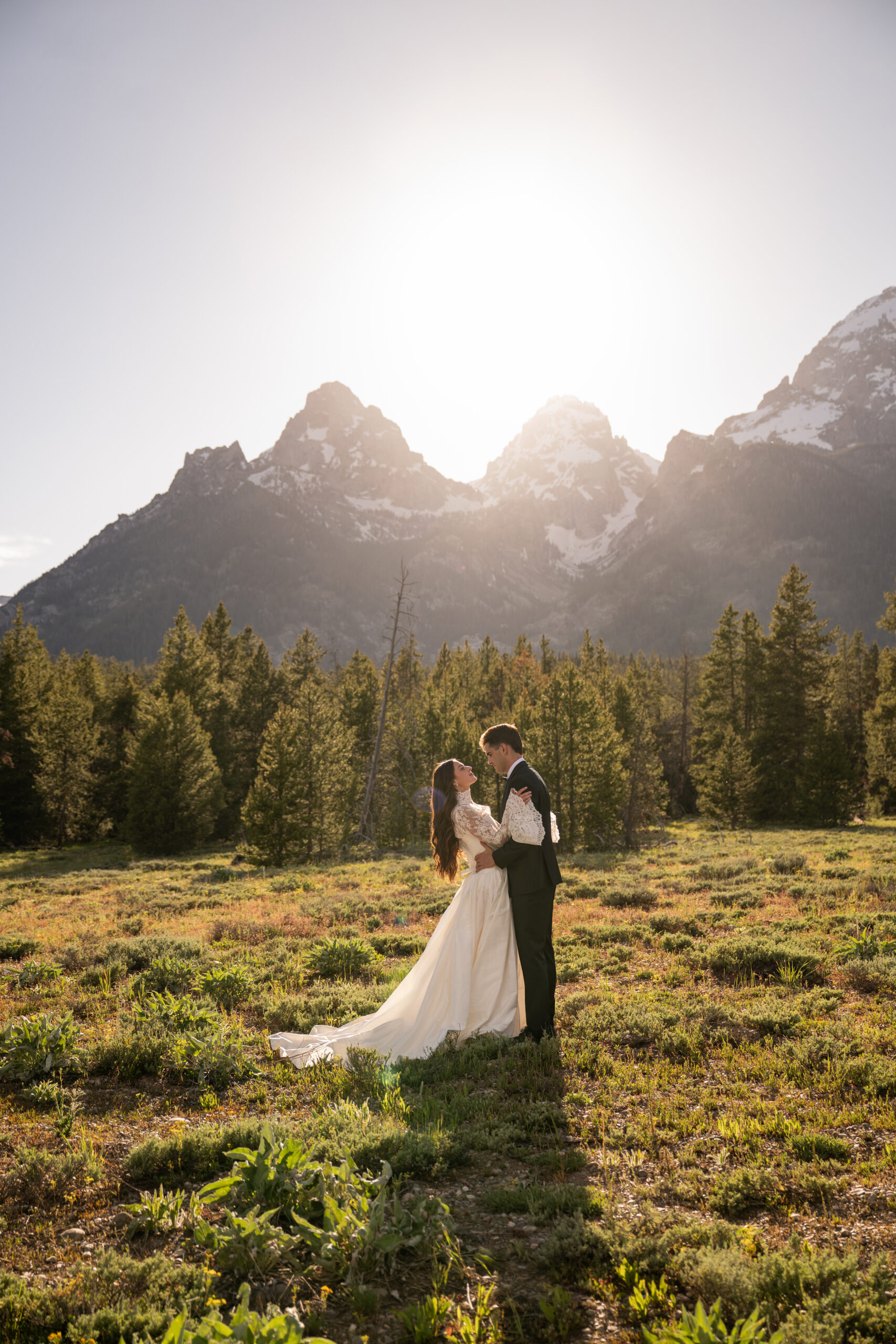 Planning a wedding in Grand Teton National Park. Learn the best ceremony locations, permit requirements, seasons, lodging options, and tips for creating an unforgettable Jackson Hole wedding experience.