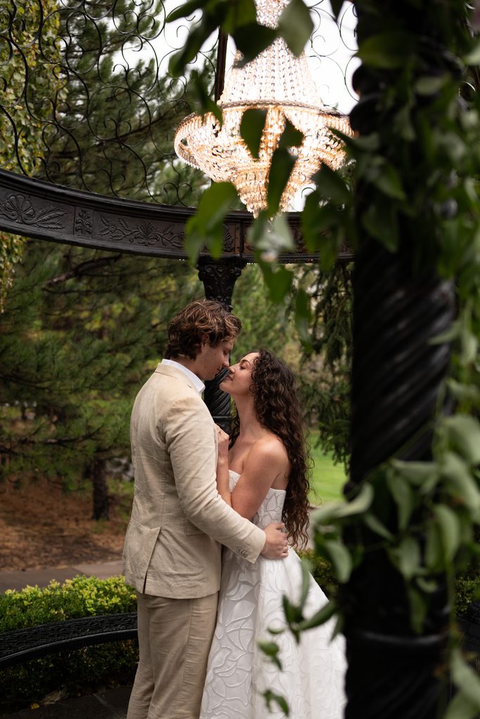 Planning a wedding timeline for Sleepy Ridge wedding venue in Orem Utah | Utah wedding photographer Digital and Film